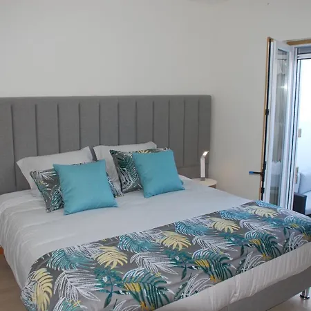 At Maries House 1 * פניש