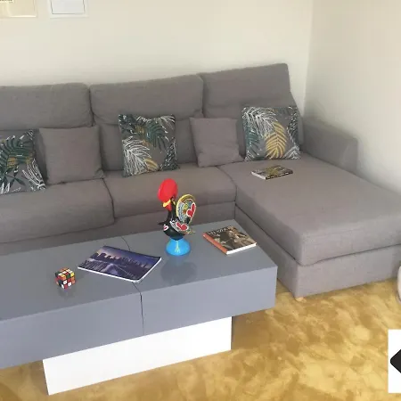 At Maries House 1 * פניש