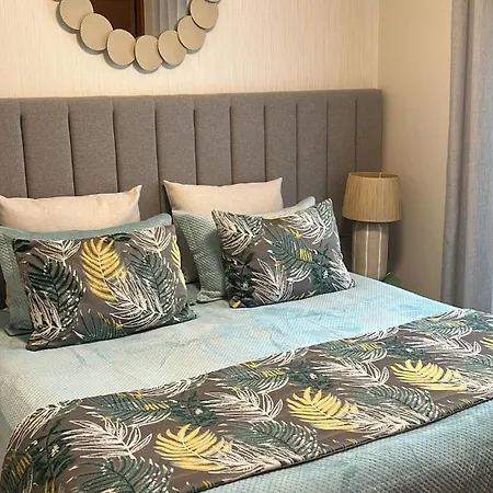 At Maries House 1 דירה