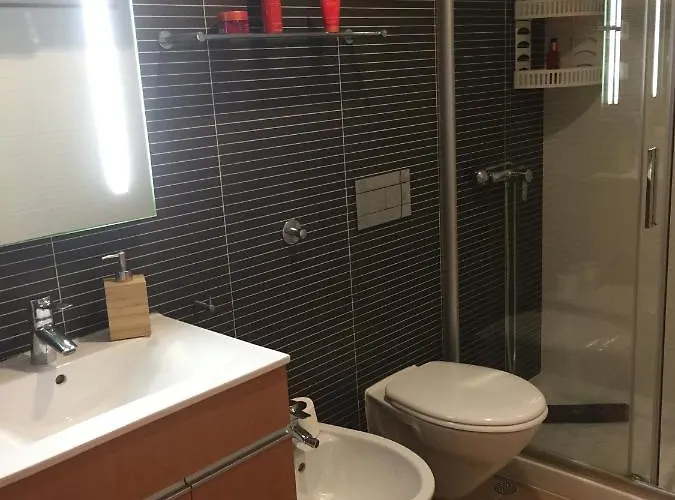 At Maries House 1 פניש